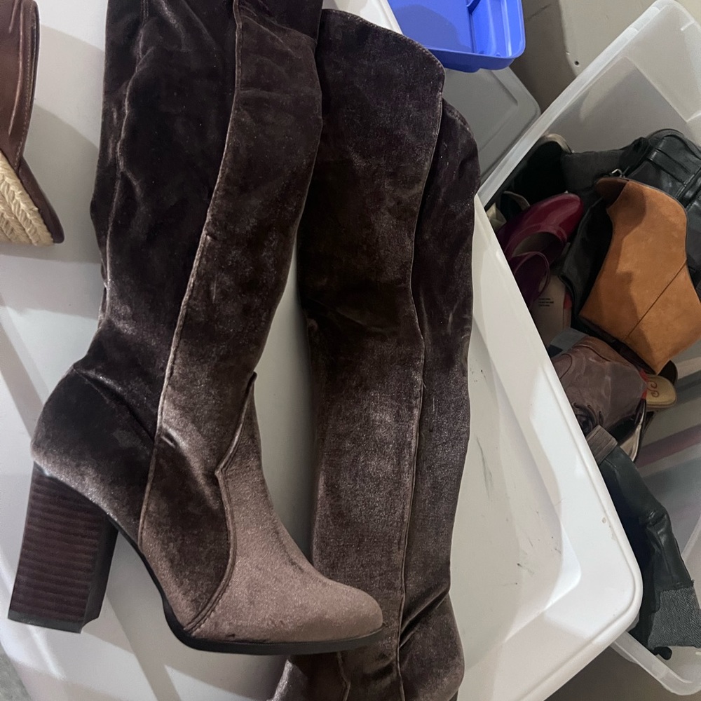 Gianni Bini Knee high suede boots